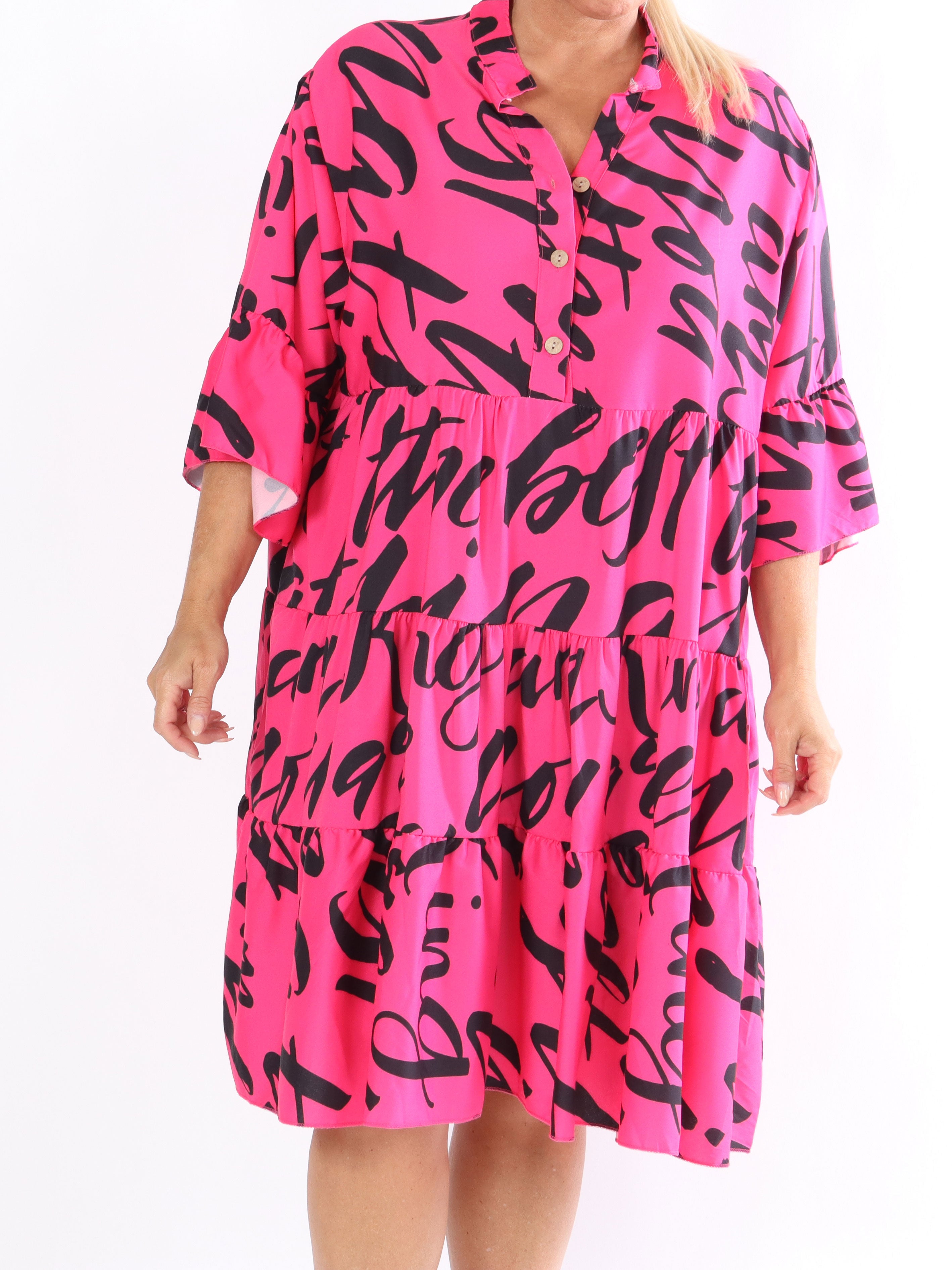 Elmis - Sød plus size kjole med fin tekst